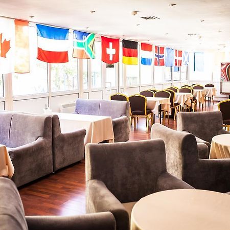 Riverside Hotel Atyraū 외부 사진