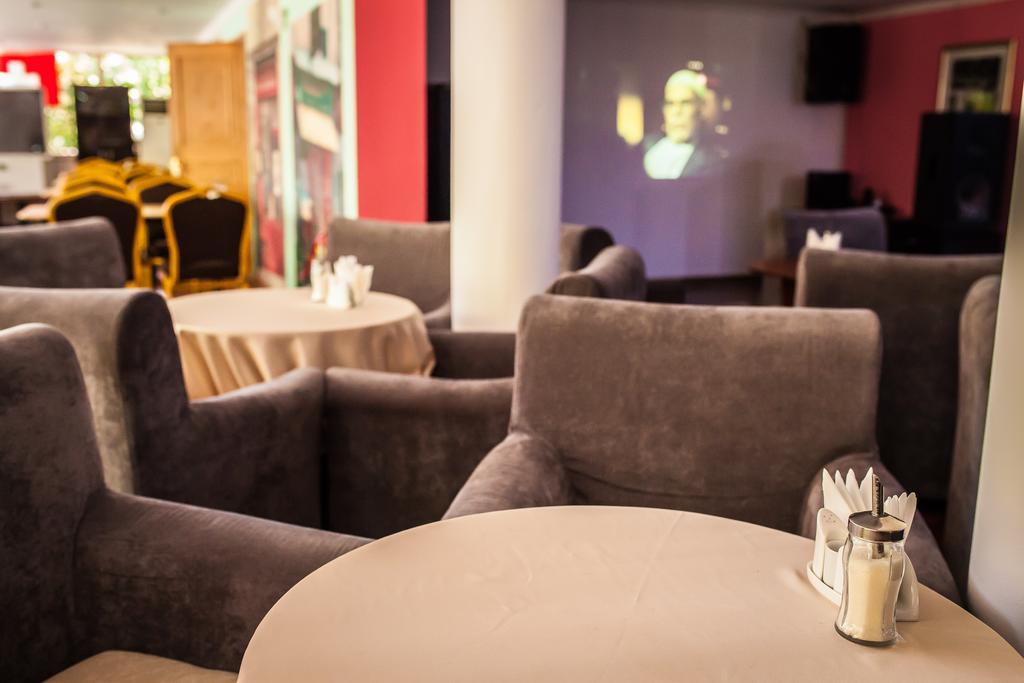 Riverside Hotel Atyraū 외부 사진