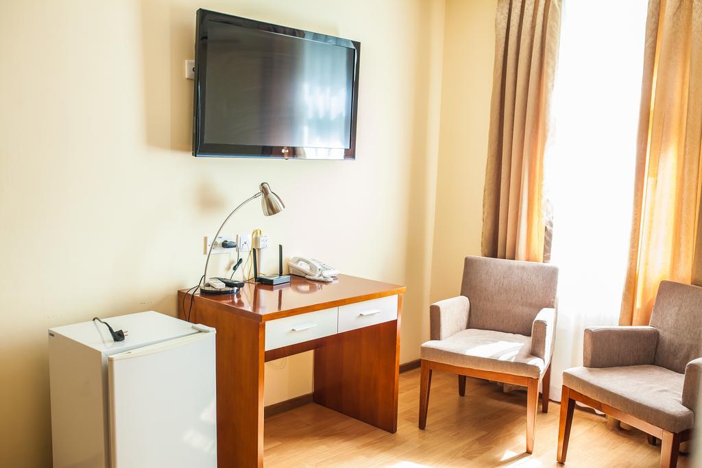 Riverside Hotel Atyraū 외부 사진