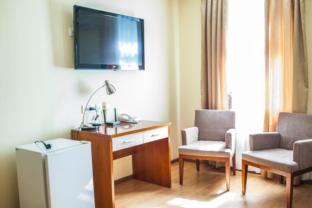 Riverside Hotel Atyraū 외부 사진